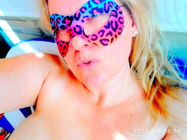 SQUIRTYMAYA free hard sexy photo
