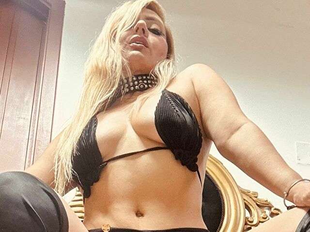 ROXANNEMILS free sexy photo