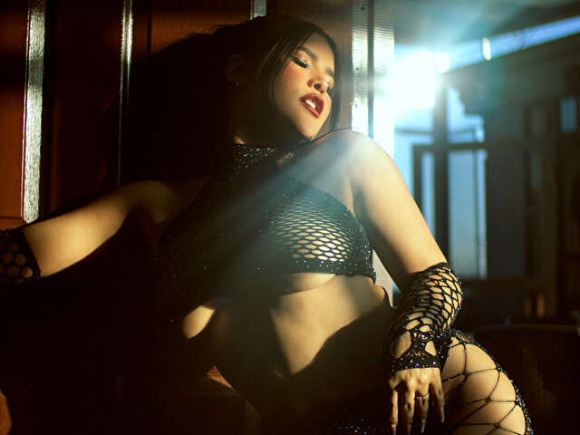 AVRILTHOMSON free sexy photo