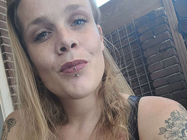 SIMOONTJUH free sexy photo