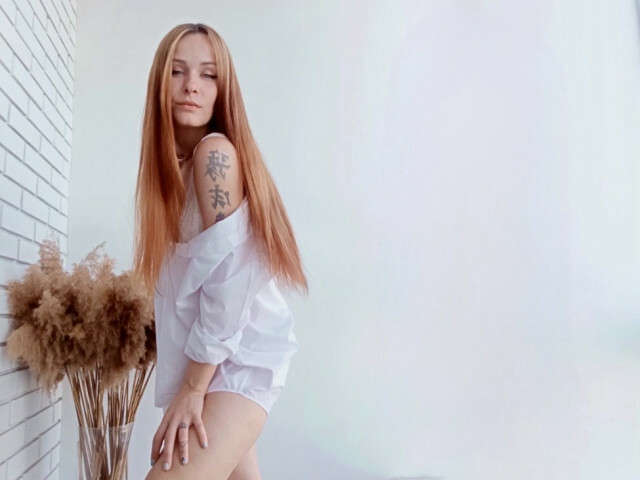 LARAXCROFT free sexy photo