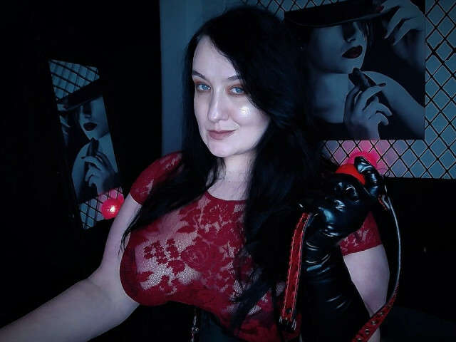 QUEENOFHAZE free sexy photo