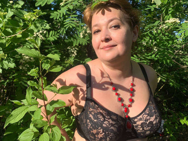HOTLADYLOLA free sexy photo