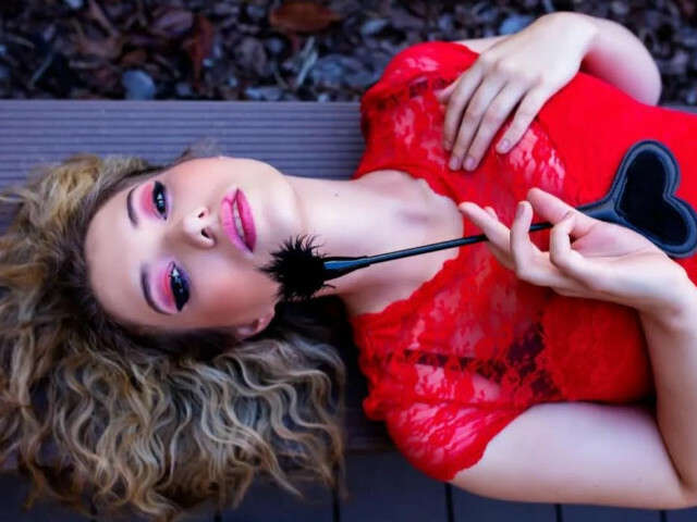 EMILYRAE free sexy photo