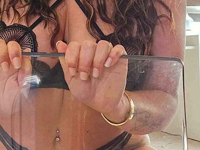 LARIZZA free hard sexy photo