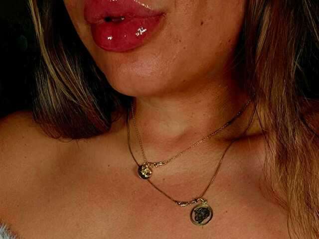 LARIZZA free sexy photo