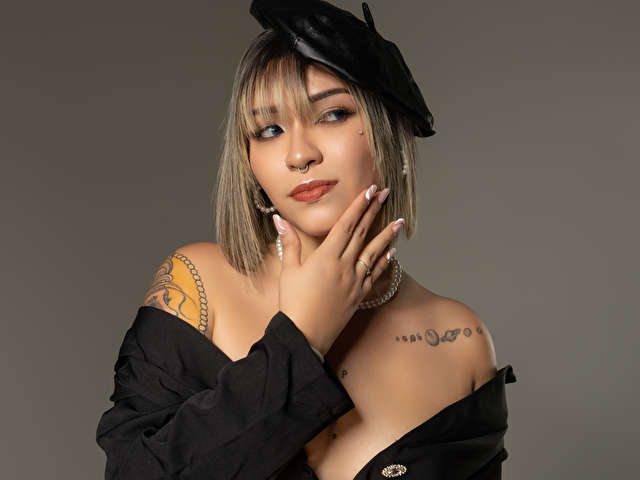 AMELIEWHITE free sexy photo