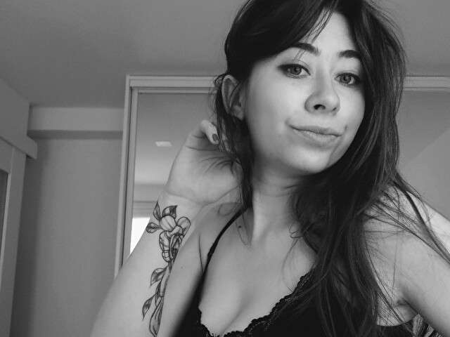 CROPCUT free sexy photo