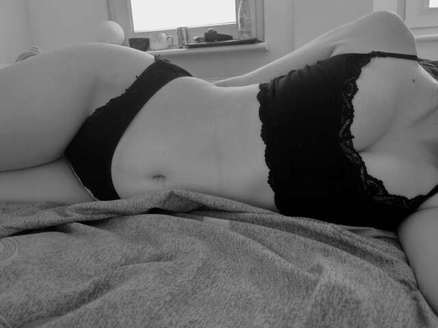 CROPCUT free sexy photo