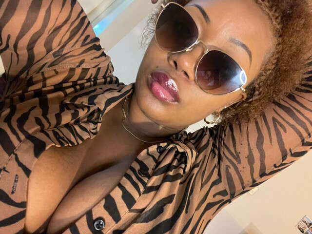 SOSUEDE free sexy photo
