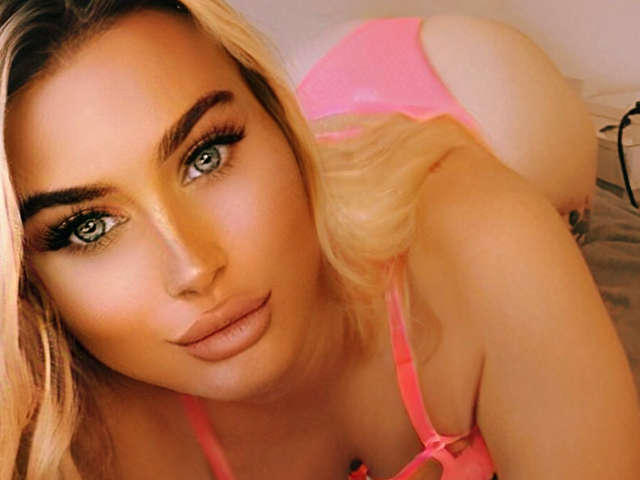 BIMBOBARBIEX free sexy photo