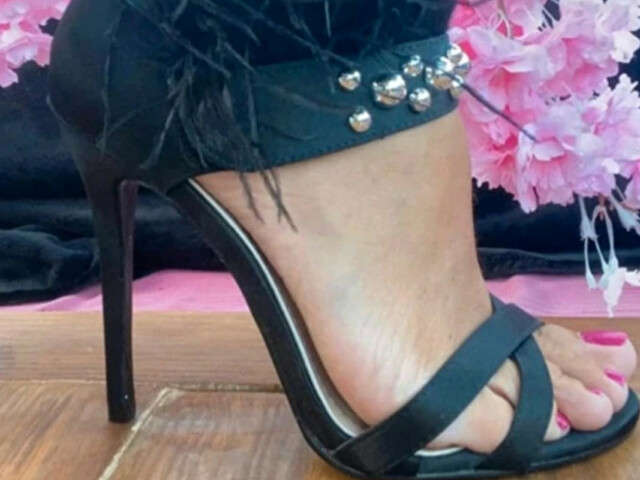 CAROLINEFEET free sexy photo