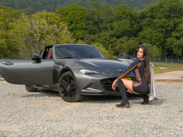 CAROLINECOSE free sexy photo