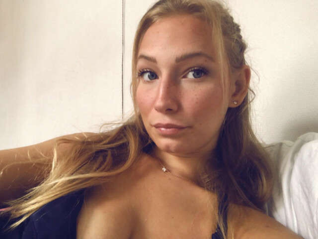 AMORA free sexy photo