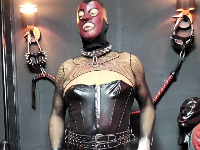 KINKYSHOW free hard sexy photo