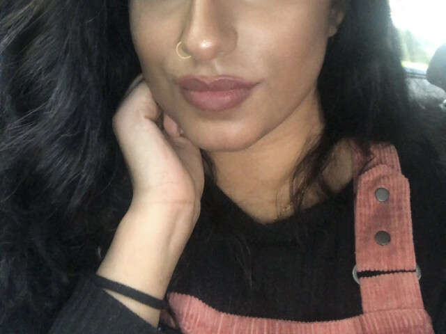 PRETTYPRIYA free sexy photo