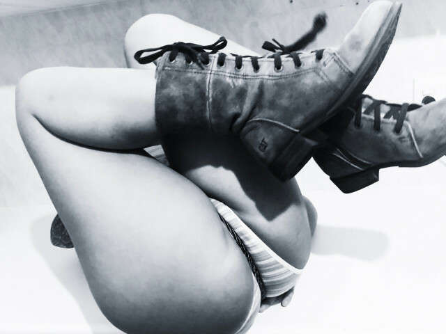 COMETOSEEME free hard sexy photo