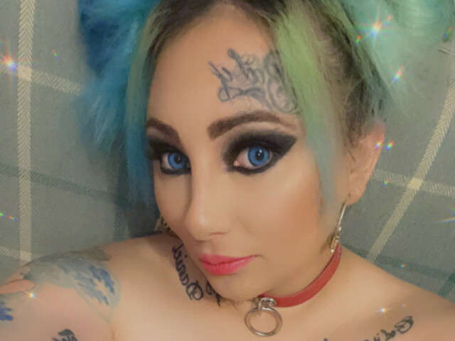 CURVYLICIOUS free hard sexy photo