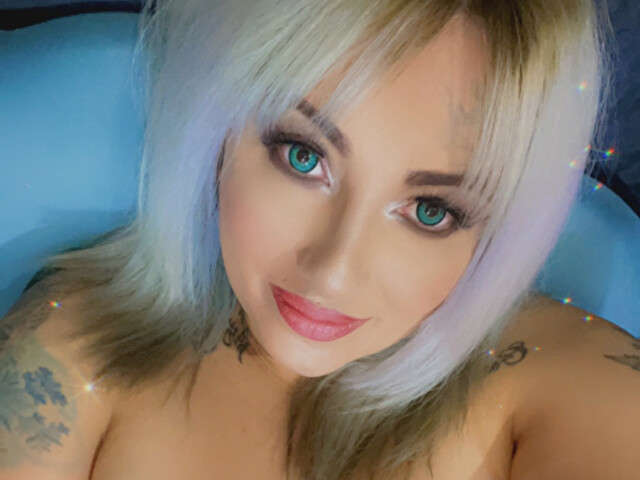 CURVYLICIOUS free hard sexy photo