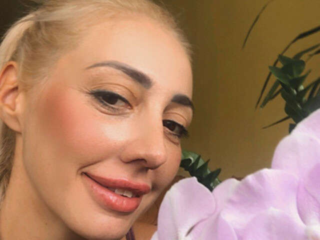MIAQVEEN free sexy photo