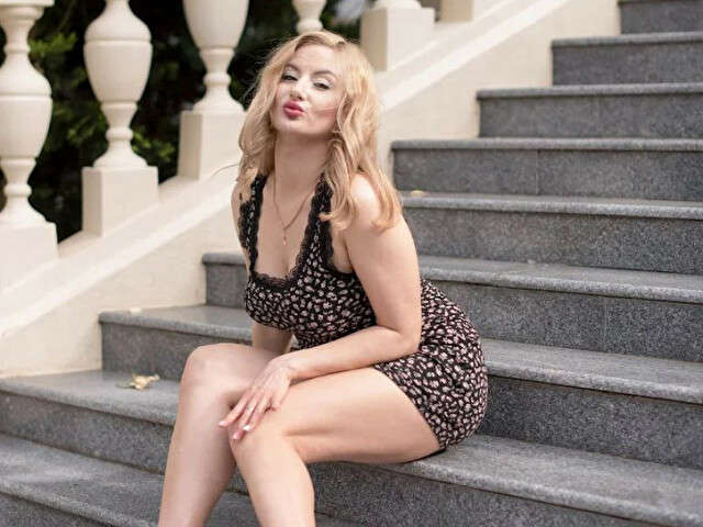 JULIABERRY free sexy photo