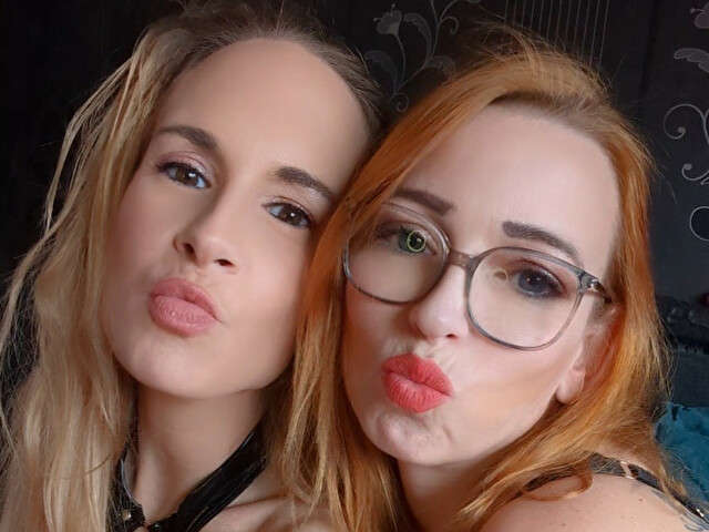 NAOMIFRIENDS free sexy photo