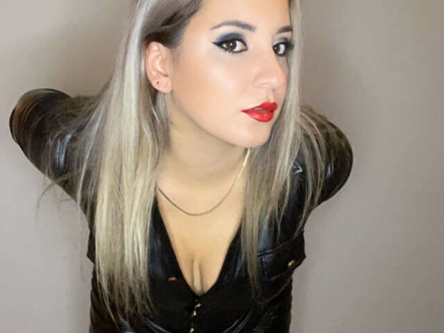 LOVELYYMIAA free sexy photo