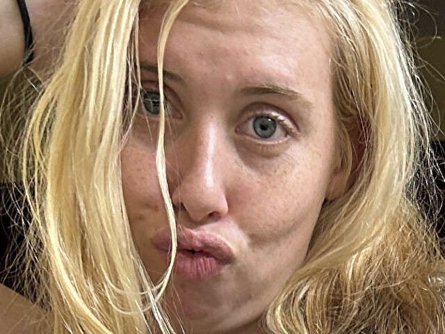BLUEYEZ free sexy photo
