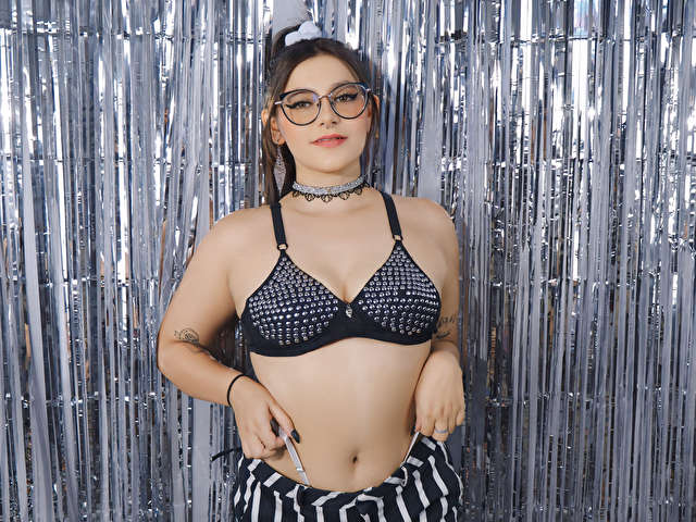 ZOEBELLE free sexy photo