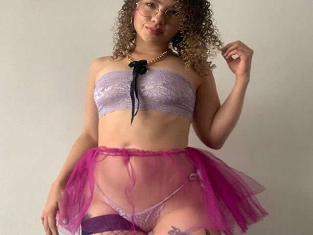 LATINBLONDE free sexy photo