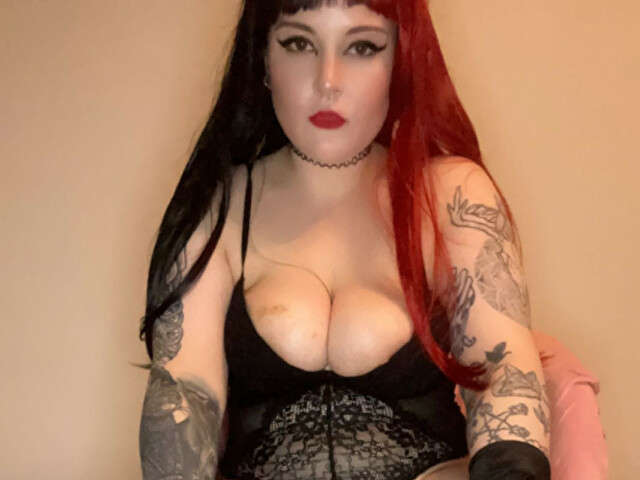 BIGTIDDYGOTH free sexy photo