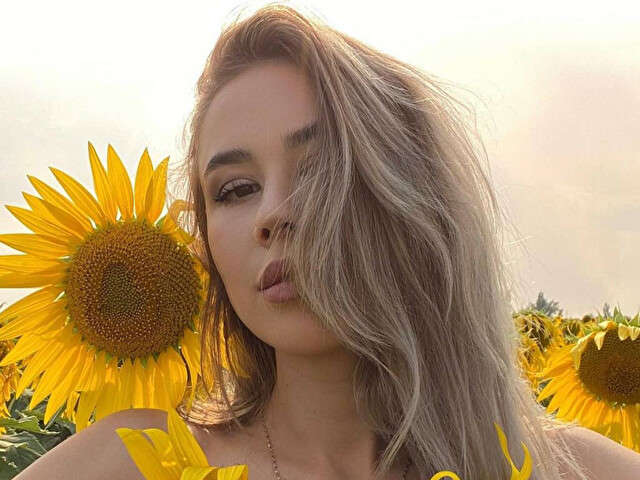 ELLALEWISS free sexy photo
