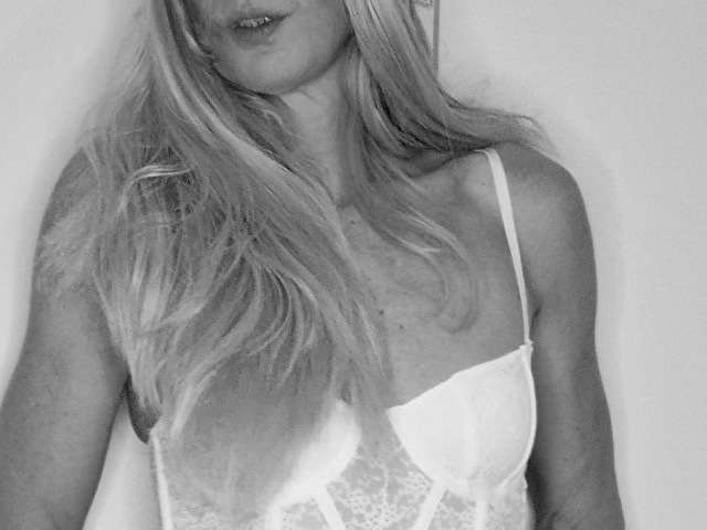EVA83 free sexy photo