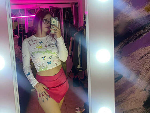 KARINNARUIZ free sexy photo