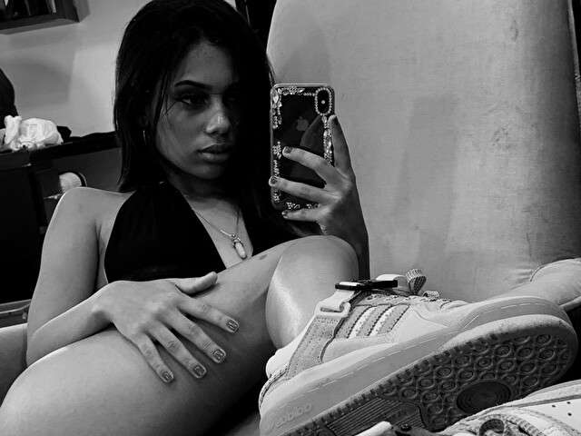 EMA free sexy photo