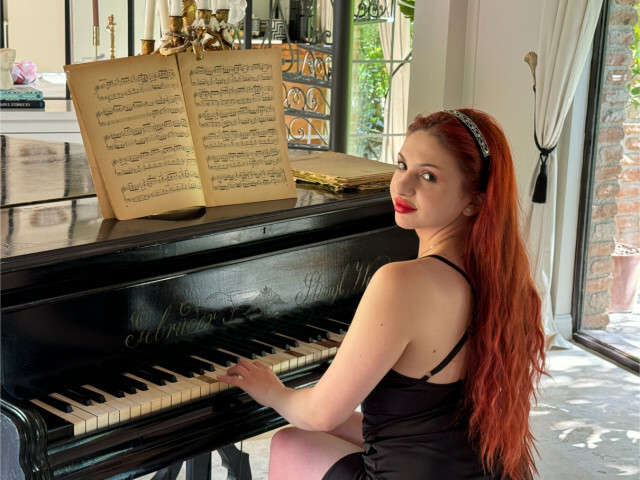 SELENABLAIR free sexy photo