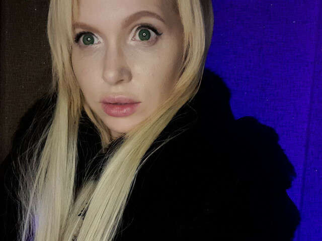 VIKTORINNNI free sexy photo