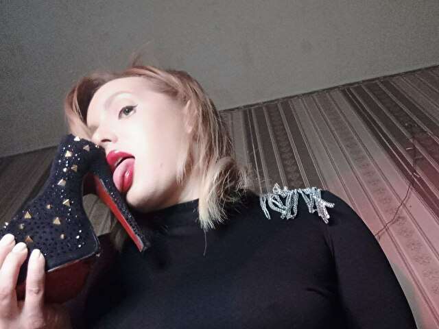 VIKTORINNNI free sexy photo