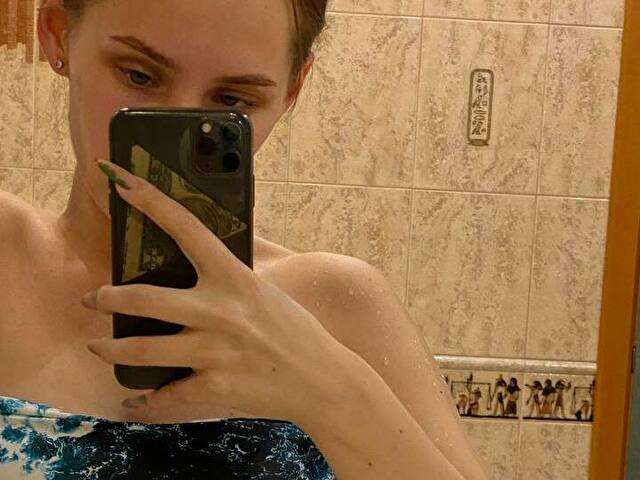 HOTCARAMELLS free sexy photo