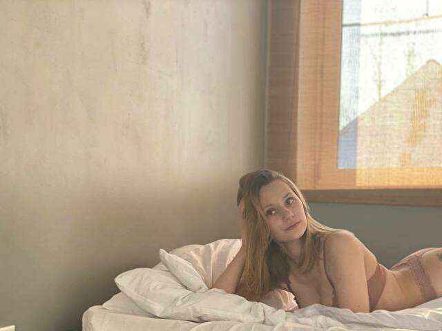 HOTCARAMELLS free sexy photo