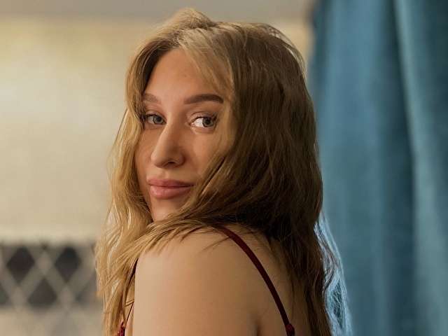 CAROLINE26 free sexy photo