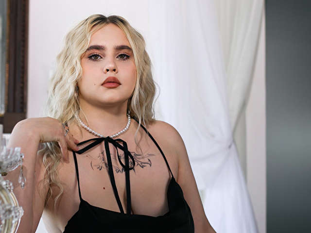 JULIA20 free sexy photo