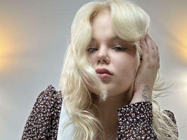 HOLLIEBLONDE free sexy photo