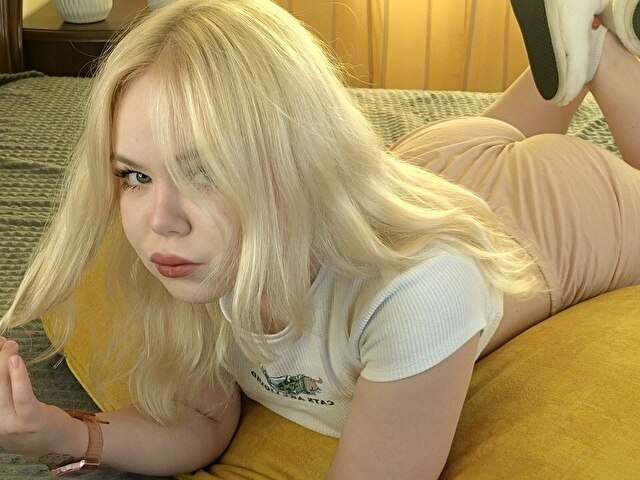 HOLLIEBLONDE free sexy photo