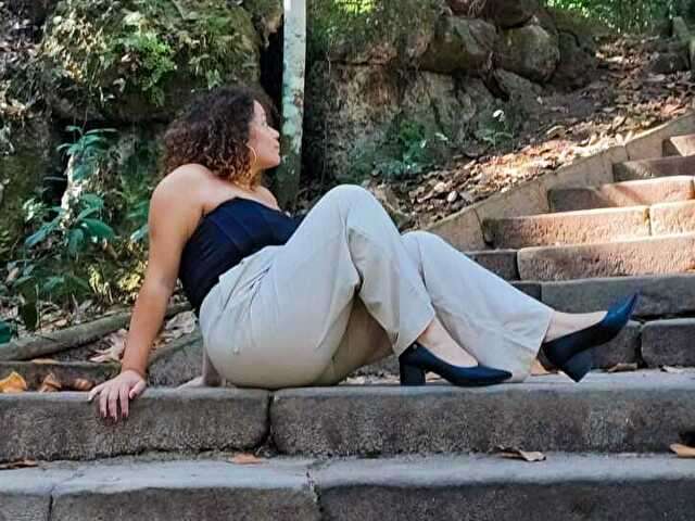 MRSNEWTON free sexy photo