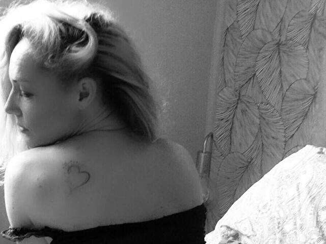 LIZZY39 free sexy photo