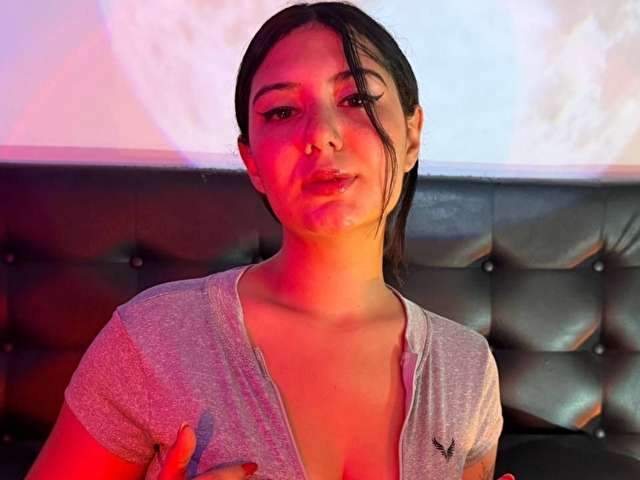 QUEENVANES free sexy photo