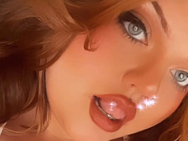 TRIXXIESINNS free sexy photo