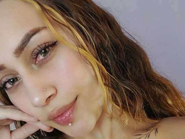 CHARLOTTELAM free sexy photo