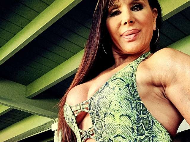 MUSCLELATINA free sexy photo
